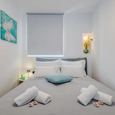 Modern Two-bedroom Iva Stobrec Split