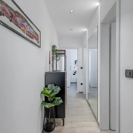 Apartman Modern Two-bedroom Iva Stobrec Split