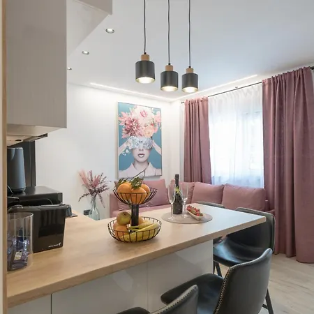 Modern Two-bedroom Iva Stobrec Apartman *