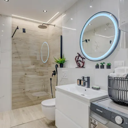 Modern Two-bedroom Iva Stobrec Apartman *