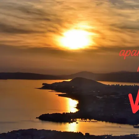 Modern Two-bedroom Iva Stobrec Apartman Split