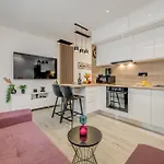 Modern Two-bedroom Iva Stobrec 스플리트