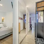 Modern Two-bedroom Iva Stobrec * 스플리트