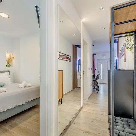 Modern Two-bedroom Iva Stobrec * Split
