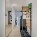 Modern Two-bedroom Iva Stobrec Apartman