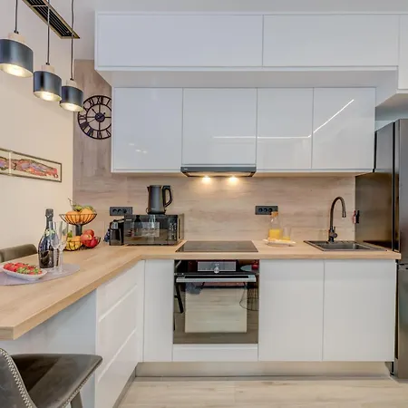 Modern Two-bedroom Iva Stobrec Apartman *